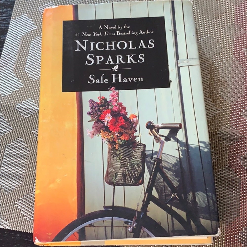 Nicholas Sparks Safe Haven Book
